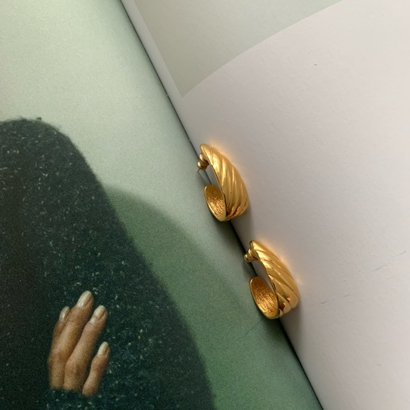 Vintage Gold-plated Hoop Earrings - Picture 2 of 2